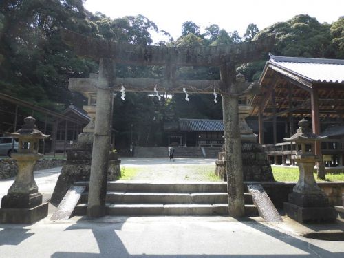 往馬坐伊古麻都比古神社（往馬大社） -生駒市壱分町-