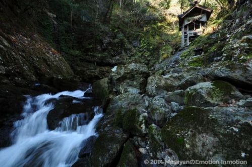 息を飲むほどに美しくも険しい！断崖絶壁に建つ天岩戸神社