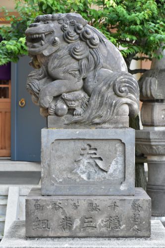 穏田神社の狛犬達