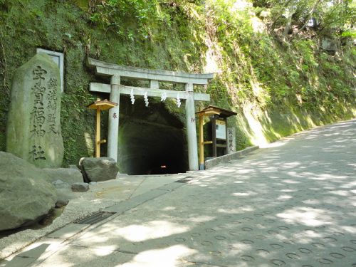 鎌倉・初夏の銭洗弁天と佐助稲荷神社