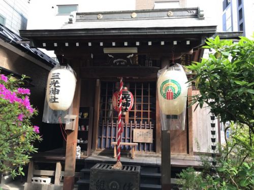 三光稲荷神社　猫探し、商売繁盛を招きます（東京都中央区日本橋）