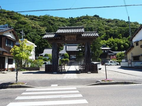 変わった形の総門に驚いた「医光寺」の御朱印　（島根県益田市）