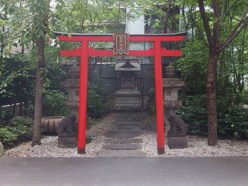安平神社 - 新庄美濃守の屋敷神として祀られていた稲荷社が起源と伝わる小祠