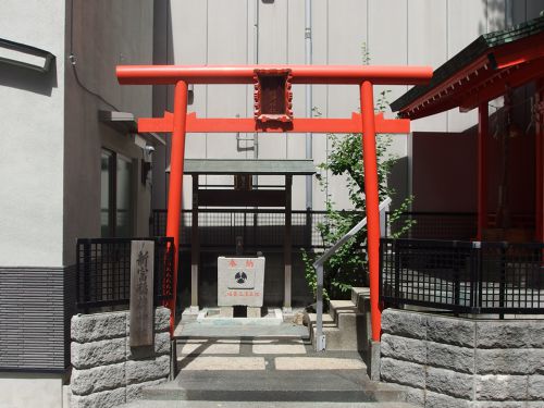 新富稲荷神社 - 歌舞伎の「新富座」の守護神として祀られていたお稲荷さま