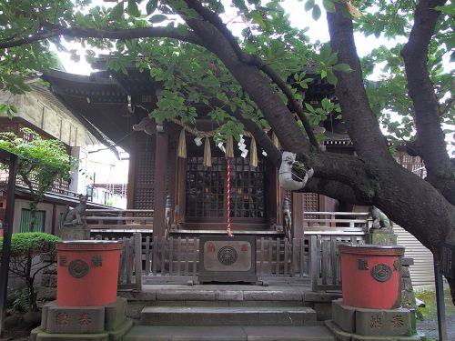 柳森神社 - 江戸城の鬼門除けとして創建・「おたぬきさま」のいるお稲荷さま