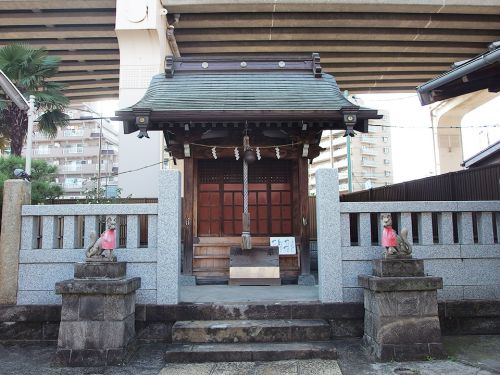 青雲稲荷神社 - お寺の境内に祀られていた稲荷社が起源と伝わる町中のお稲荷さま