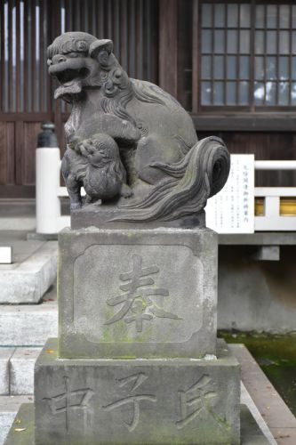 多田神社の狛犬達