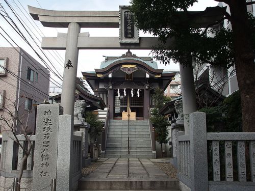 神楽坂若宮八幡神社 - 源頼朝により創建され、江戸城鎮護も担った由緒ある八幡さま