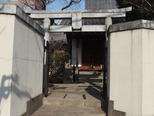 隼人稲荷神社 - 日暮里・善性寺の境内の脇に祀られているお稲荷さま