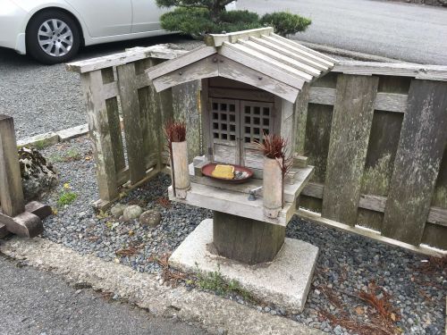 「天徳院」のところに小さな社 /  和歌山県伊都郡高野町