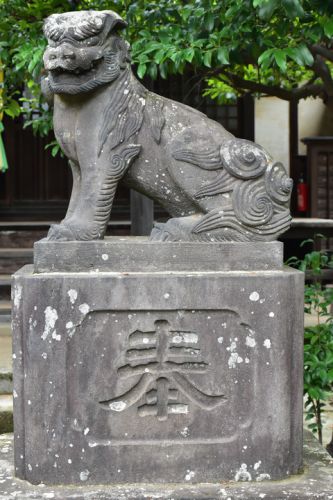 高松御嶽神社の狛犬達
