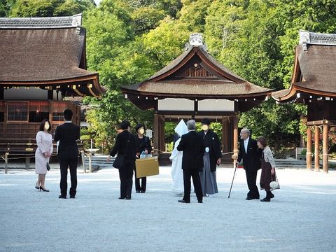 二葉葵の御朱印と「上賀茂神社」での和やかな結婚式 紫式部が参拝した「片岡社」(京都市北区)