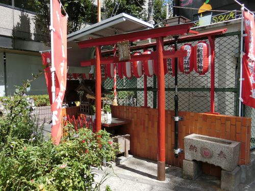 商和稲荷神社（渋谷区/東）の御朱印と見どころ - 神社と御朱印を巡る男の旅