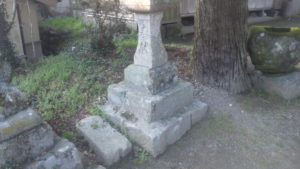 高木神社（福岡県朝倉市黒川3328-1）の盃状穴