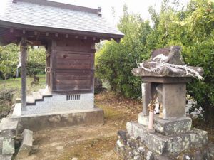 田神社（福岡県朝倉市杷木古賀1605）の盃状穴