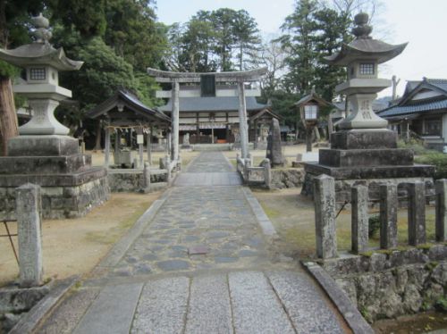 大型古墳が集中する竹野川流域に豊受大神を祭る神社