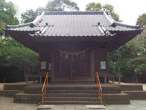山田神社 - 新興住宅街に残された小山の山頂に鎮座する神社