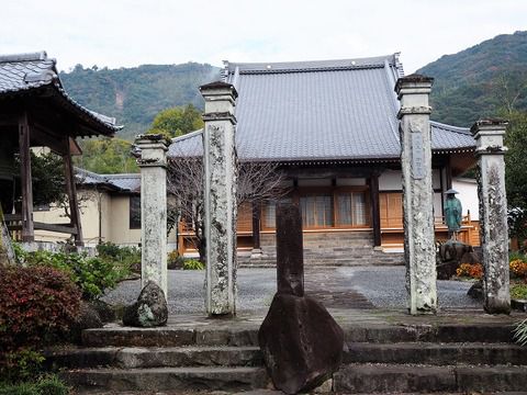 日赤発祥の地「徳政寺」　浄土真宗のお寺なので参拝記念を頂きました（熊本県熊本市）