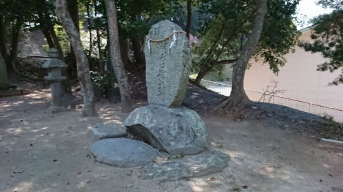 八坂神社　（福岡県福岡市西区元岡2641）の盃状穴　