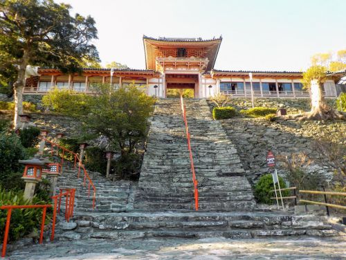 和歌浦天満宮は日本三菅廟！階段上の楼門から美しい和歌浦の絶景を堪能してきた - #旅散らかし