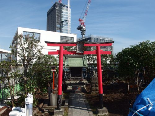 最上稲荷（横浜高島屋屋上） - 横浜駅前にある「横浜高島屋」の屋上に鎮座するお稲荷さま