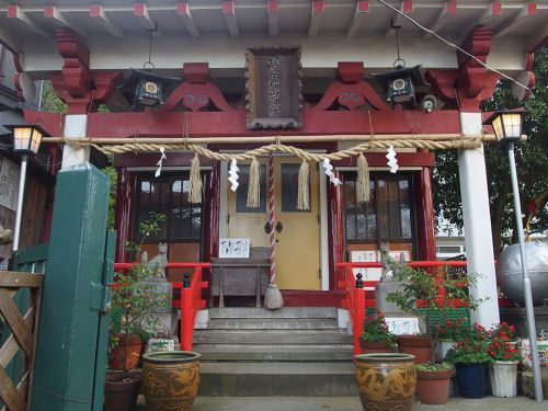 堀之内稲荷神社 - かつては「紋三郎稲荷」とも呼ばれていたお稲荷さま