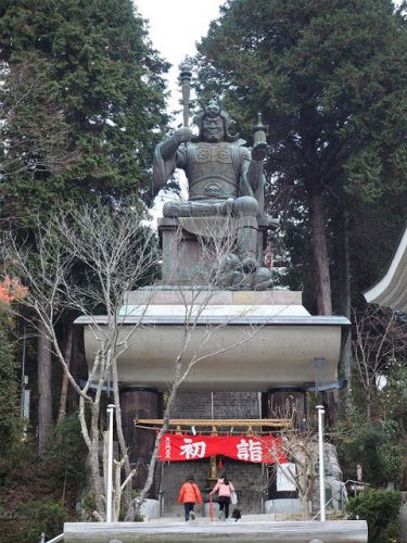 巨大な毘沙門天様の下をくぐって初詣「安養寺」の御朱印（岡山県倉敷市）