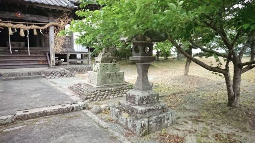 八幡神社 （福岡県八女市川犬１３９５ ）の盃状穴