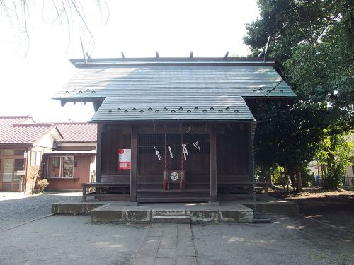 羽沢神明社 - 旧羽澤村の鎮守として祀られてきた、西向きの社殿を持つ神社