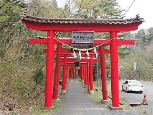 宮城白石　萬蔵稲荷神社の千本鳥居！！！（100本以上）