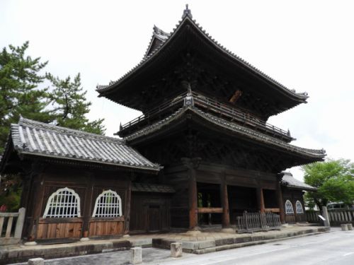 愛知・大樹寺の多宝塔(重要文化財)と「ビスタライン」