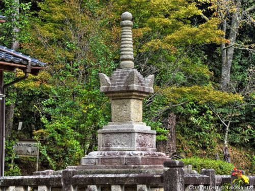 縁城寺の宝篋印塔 （京都）