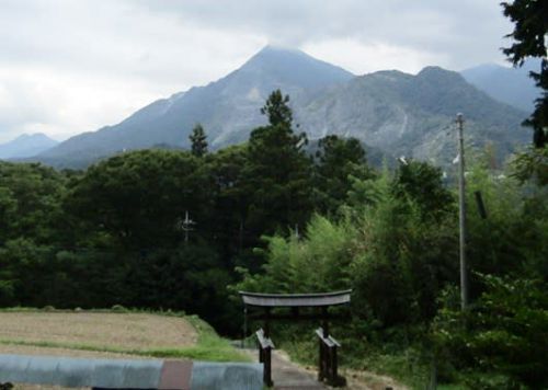 カカの武甲山と葛城神社②