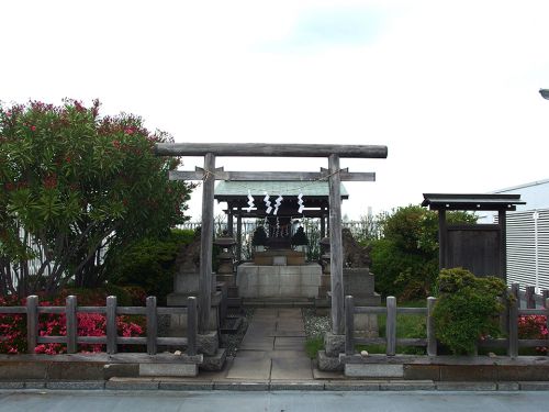 氷川神社（五反田TOCビル） - 五反田TOCビルの屋上に鎮座する神社