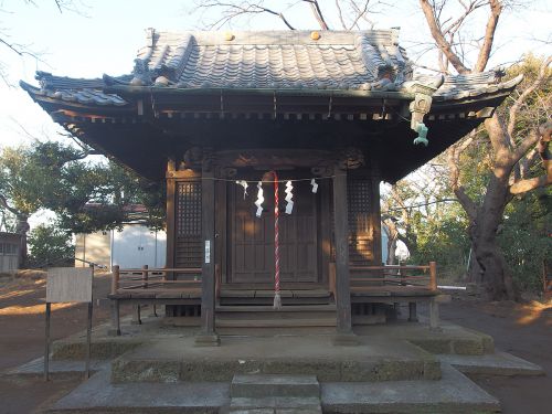 黒鶴稲荷神社 - 徳川家光に献上した黒鶴が社号の起源と伝わるお稲荷さま