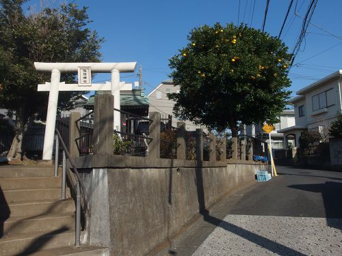 諏訪神社（大田区東馬込） - 東馬込の住宅街の一角に鎮座する小祠