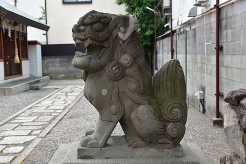 成小路神社の狛犬達