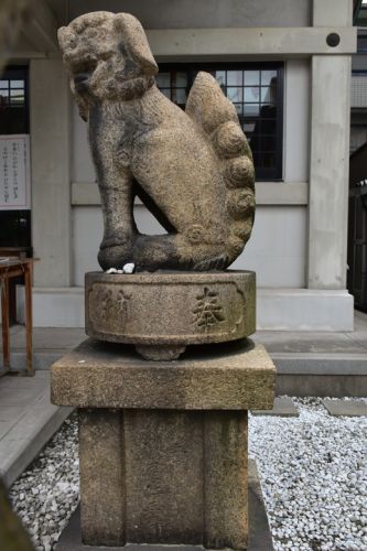 神明神社の狛犬達