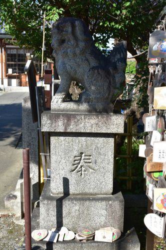 阿久刀神社の狛犬達