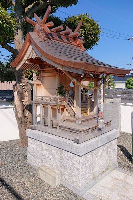 鳴尾神社(河内長野市)　・難読地名の集落に祀られた神社