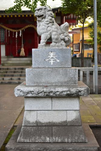 粕谷八幡神社の狛犬達