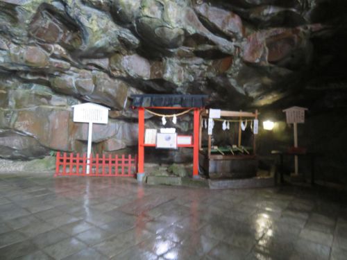 鵜戸神宮・神秘の巨大岩窟