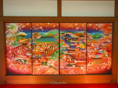 【京都 随心院の紅葉2021年版】フォトジェニックな小野小町の襖絵と紅葉のコラボ！紅葉の見頃や見どころを解説！