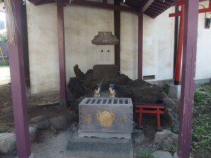 杉森稲荷（品川区北品川） - お寺の境内にひっそりとお祀りされている小祠