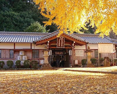 丹生酒殿神社(伊都郡かつらぎ町)　・境内の大銀杏や鎌八幡宮でも知られる「世界遺産」の神社