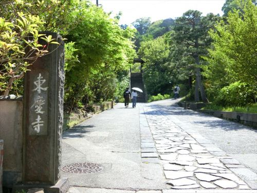 「大地の再生」で境内を整備中 鎌倉観音第32番 東慶寺