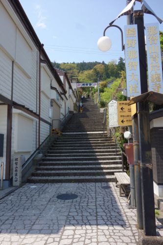 大門坂から参道を登って熊野那智大社の本殿へ
