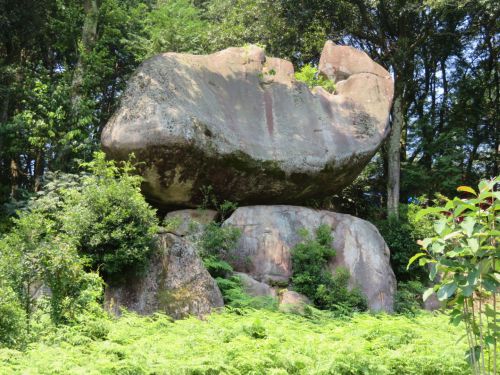 世にも奇妙な『女夫岩』と　中津川の不思議な神社群