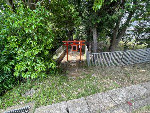 猿田彦神社（横浜市戸塚区柏尾町） - 柏陽台団地の脇に鎮座している小祠