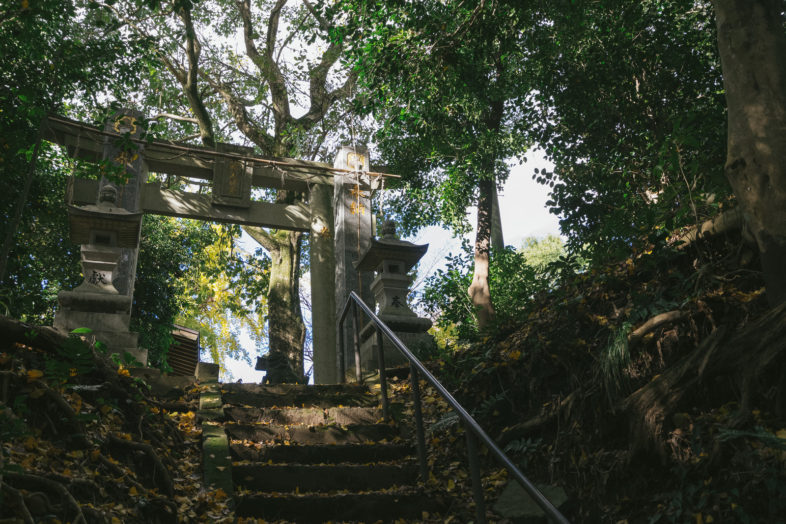 奈良県の神社：等彌神社